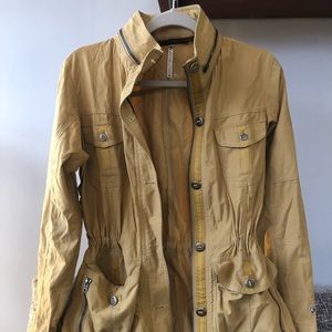 Sand-colored XS Kühl water resistant jacket